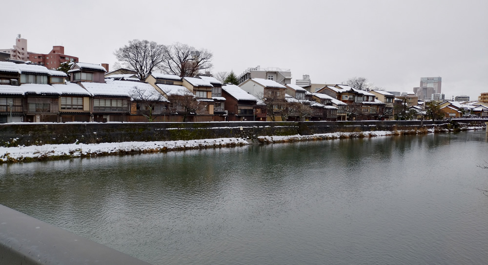 ��v�������X�̐�i�F