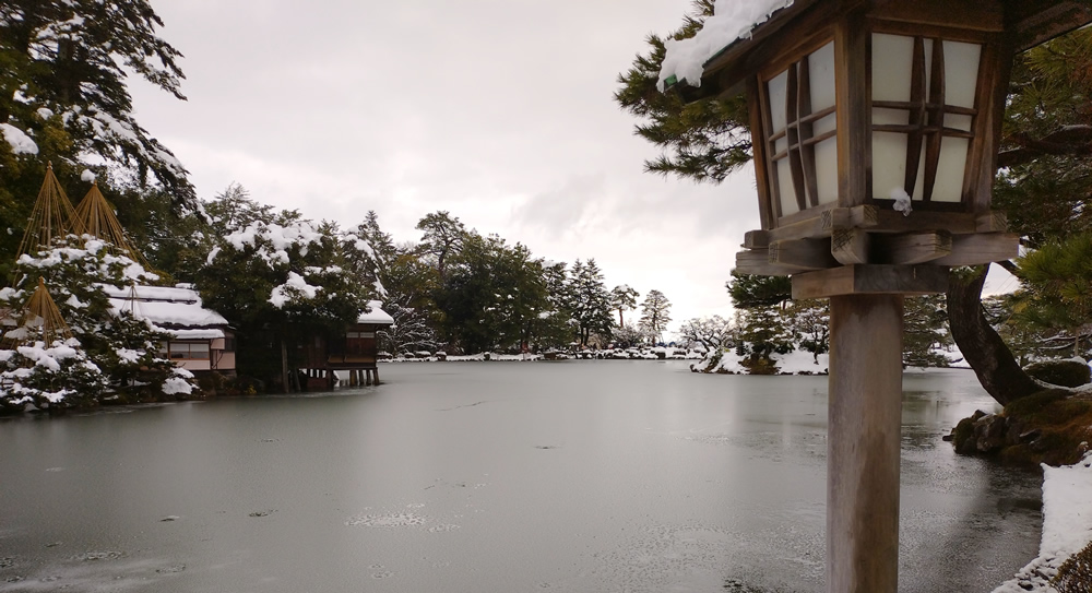 ��i�F�Ɠ�������r