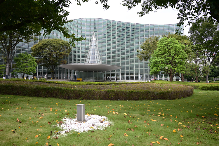 国立新美術館