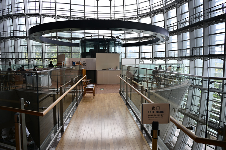 国立新美術館を訪れて