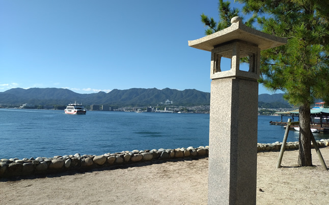 ���U�ƃt�F���[