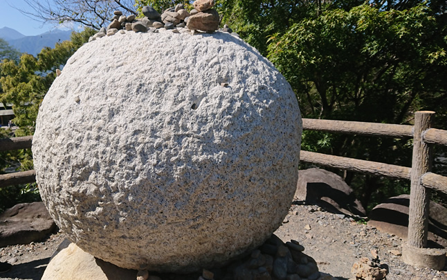 ���ʑ剤�̌������i���z�̐΁j