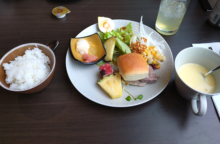 メインダイニングのランチビュッフェ