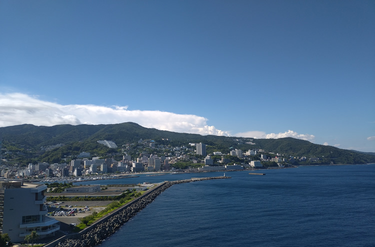 ニューアカオから熱海市街の眺め