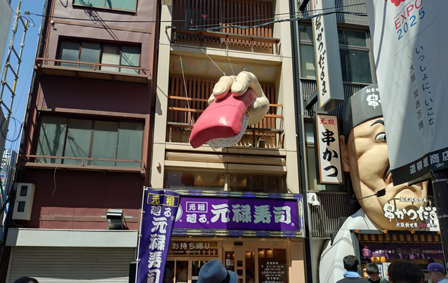 ���\���i