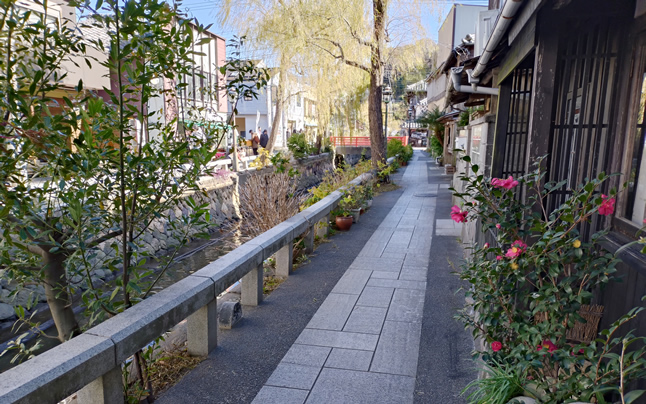 �������Ȃ��X������