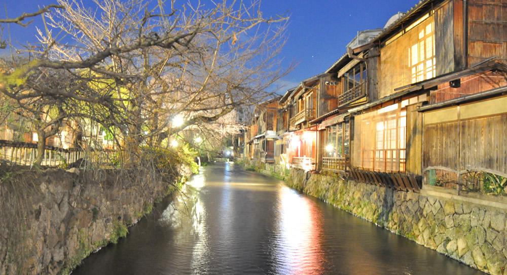 ���s�ō��̃i�C�g�X�|�b�g