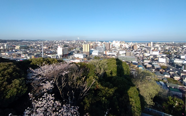 ���݂���Ã^���[���猩��؍X�Â̊X����