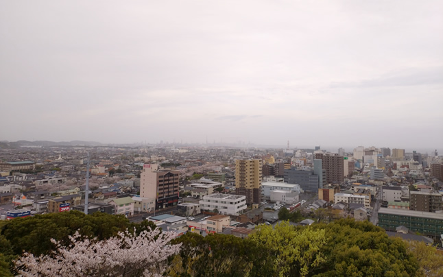 ���݂���Ã^���[���猩��؍X�Â̊X����